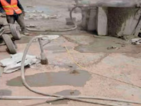 金湖水泥混凝土路面板底注浆技术 路面脱空注浆整治方案